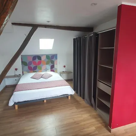 Logis - Les Pasteliers Hotel 2*