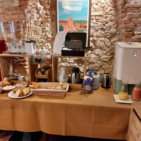 Logis - Les Pasteliers Hotel 2*