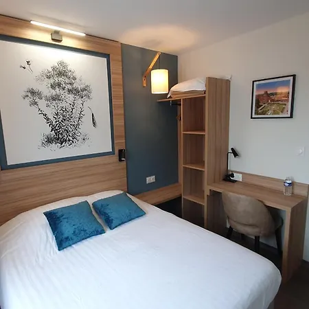 Logis - Les Pasteliers Hotel