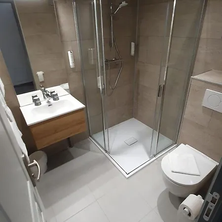 Logis - Les Pasteliers Hotel 2*