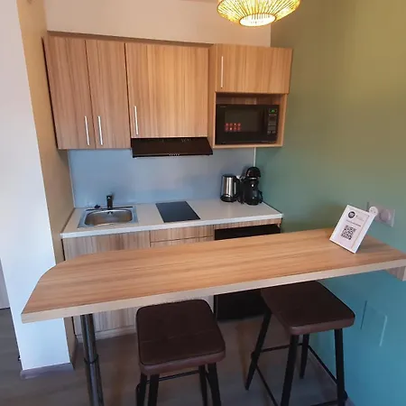 ホテル Logis - Les Pasteliers 2*