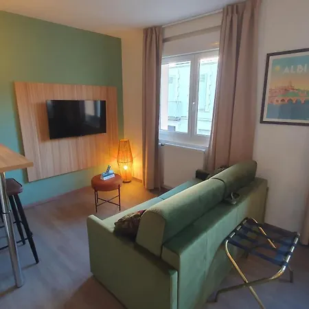 Logis - Les Pasteliers 2*