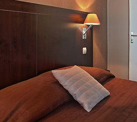 Logis - Les Pasteliers Hotel 2*