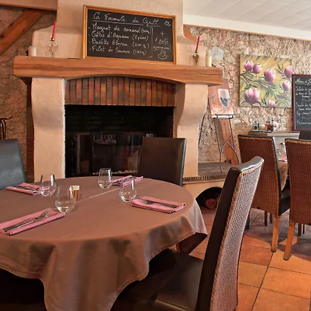 Logis - Les Pasteliers Hotel 2*