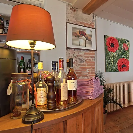 Logis - Les Pasteliers 2*