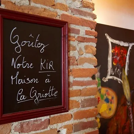 Logis - Les Pasteliers 2*