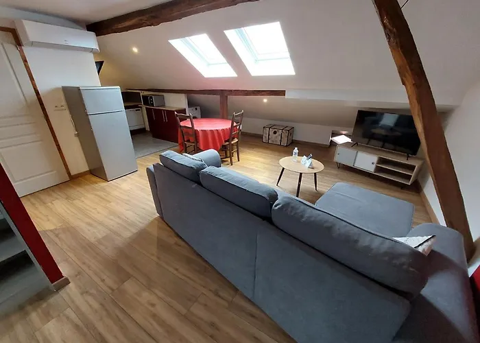 Logis - Les Pasteliers ホテル ラヴォール