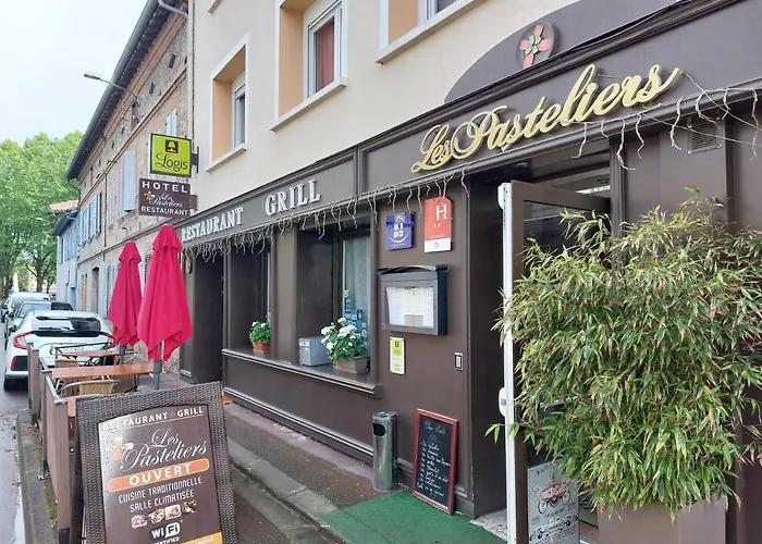 ホテル Logis - Les Pasteliers 2*