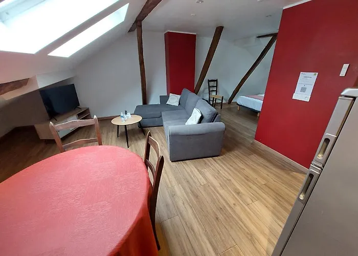 Logis - Les Pasteliers ホテル ラヴォール