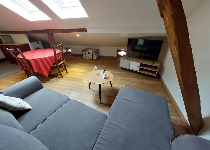 Logis - Les Pasteliers ラヴォール