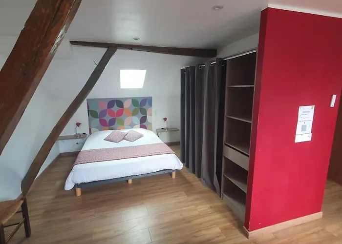 Logis - Les Pasteliers ホテル 2*