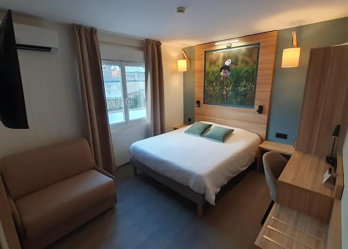 ホテル Logis - Les Pasteliers