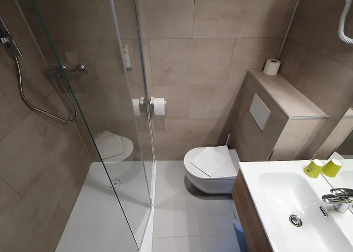 Logis - Les Pasteliers ラヴォール