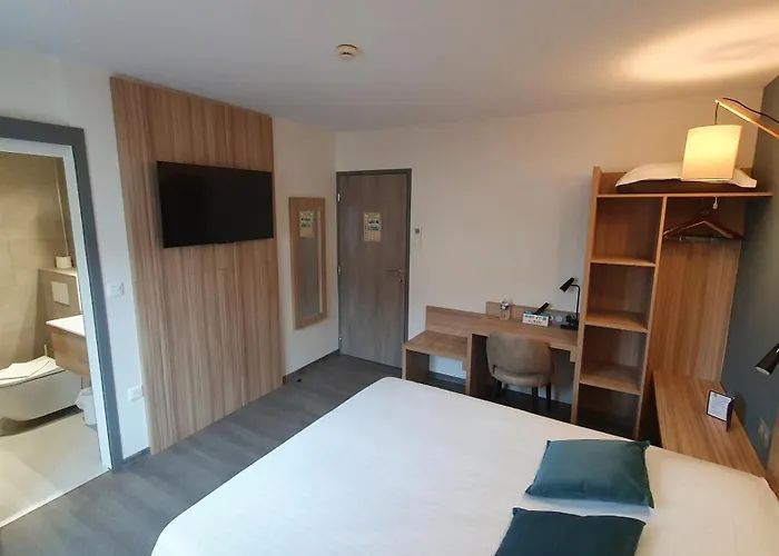 Logis - Les Pasteliers ホテル