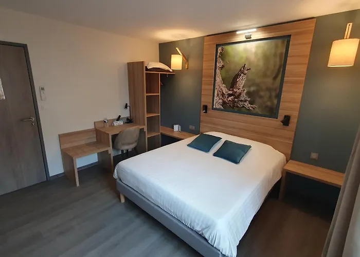 ホテル Logis - Les Pasteliers 2*