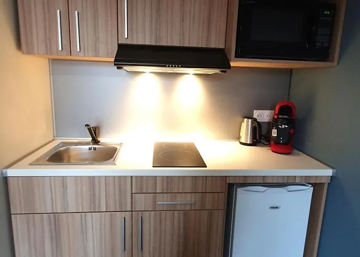 Logis - Les Pasteliers ホテル ラヴォール