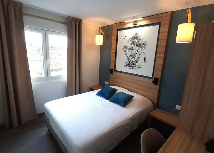 ホテル Logis - Les Pasteliers