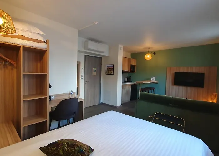 ホテル Logis - Les Pasteliers