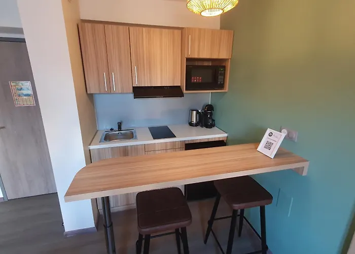 ホテル Logis - Les Pasteliers 2*