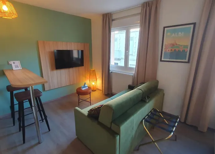 Logis - Les Pasteliers 2*