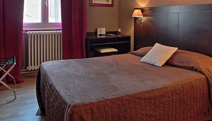 ホテル Logis - Les Pasteliers 2*