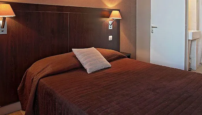 Logis - Les Pasteliers ホテル ラヴォール