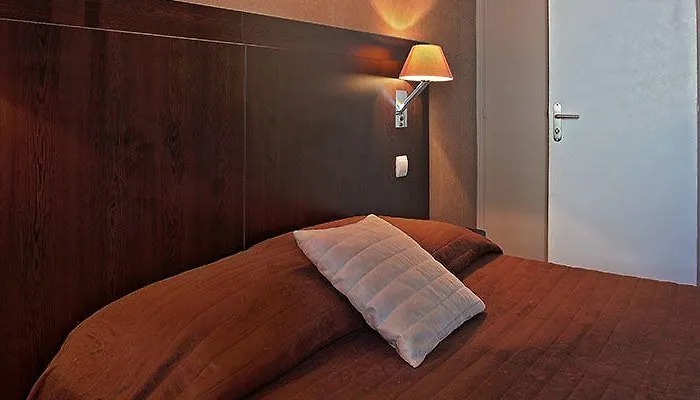 Logis - Les Pasteliers ホテル 2*