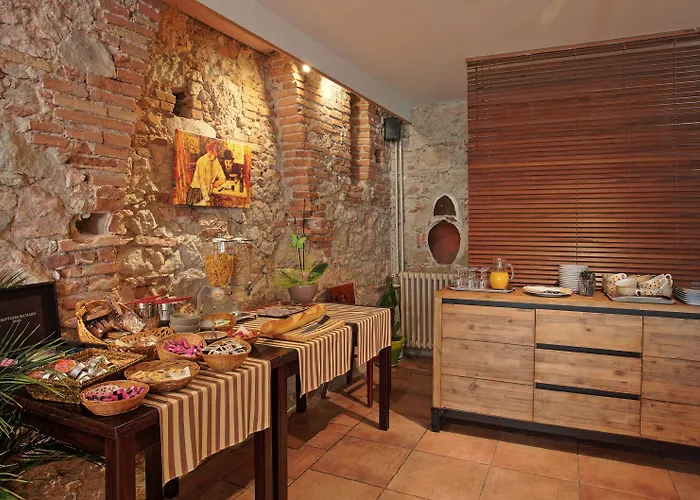 Logis - Les Pasteliers ラヴォール