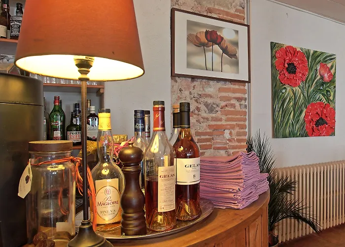 Logis - Les Pasteliers 2*