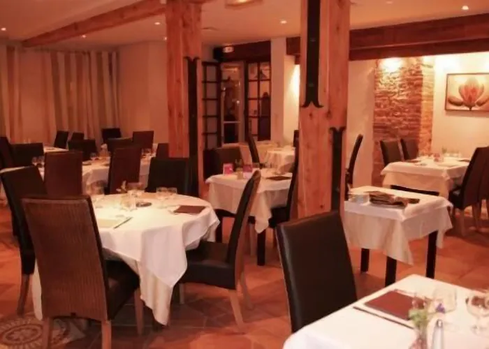 Logis - Les Pasteliers ホテル