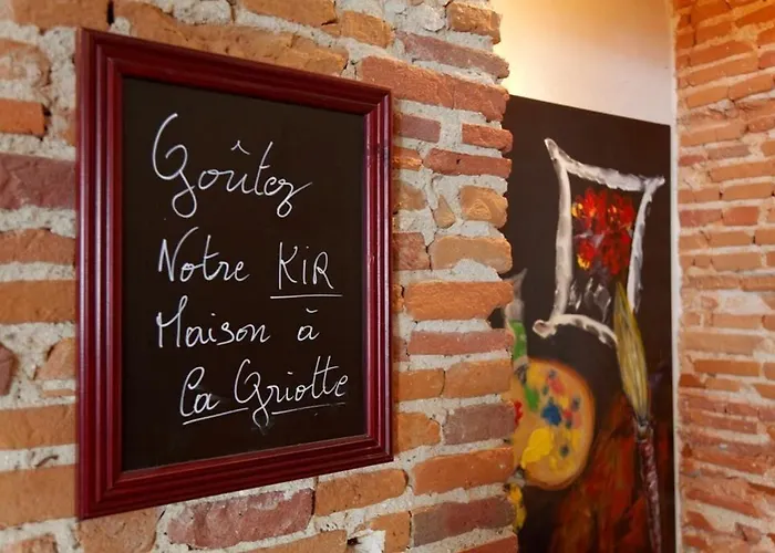 Logis - Les Pasteliers 2*