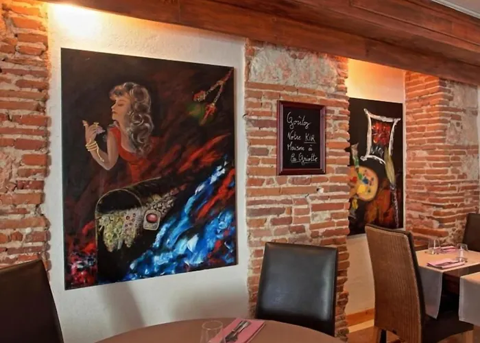 ホテル Logis - Les Pasteliers