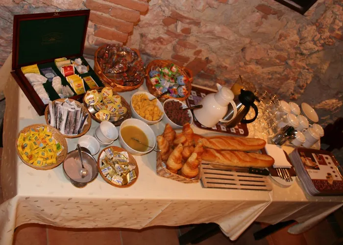 Logis - Les Pasteliers ホテル