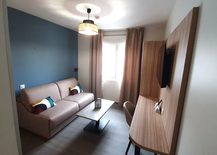 ホテル Logis - Les Pasteliers