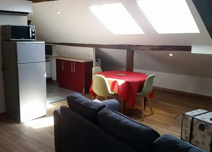 מלון Logis - Les Pasteliers